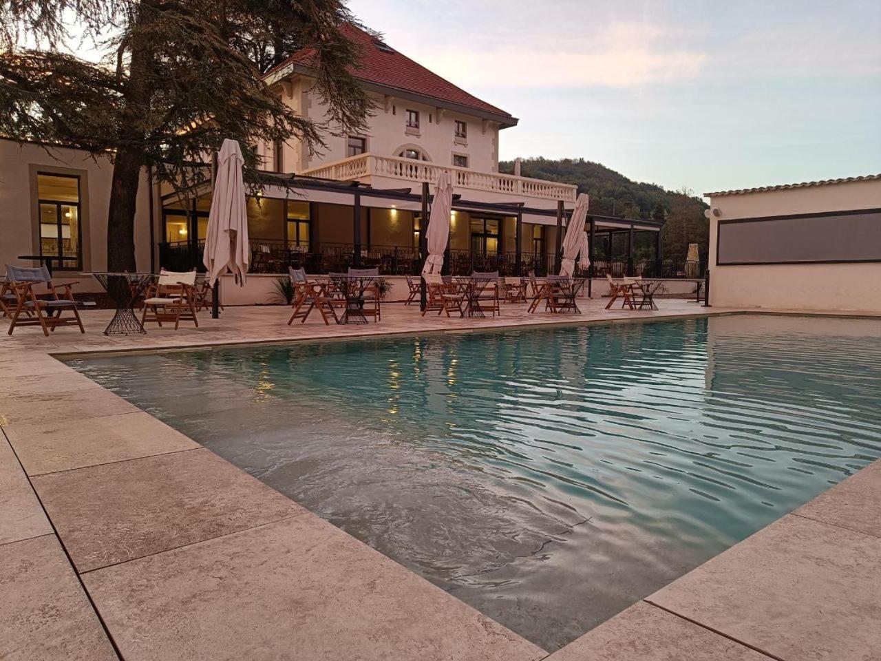 Sequoias Golf & Ressort Hotel Ruy-Montceau Bagian luar foto