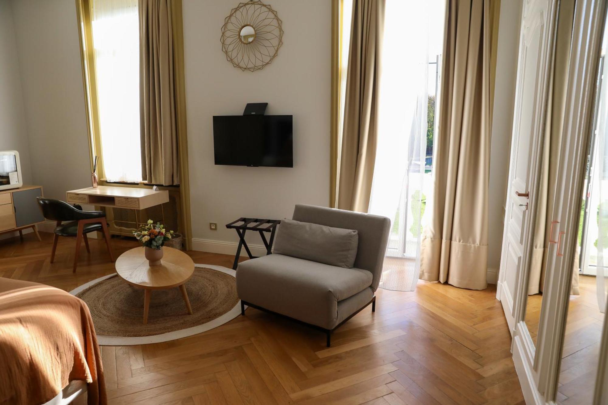 Sequoias Golf & Ressort Hotel Ruy-Montceau Bagian luar foto