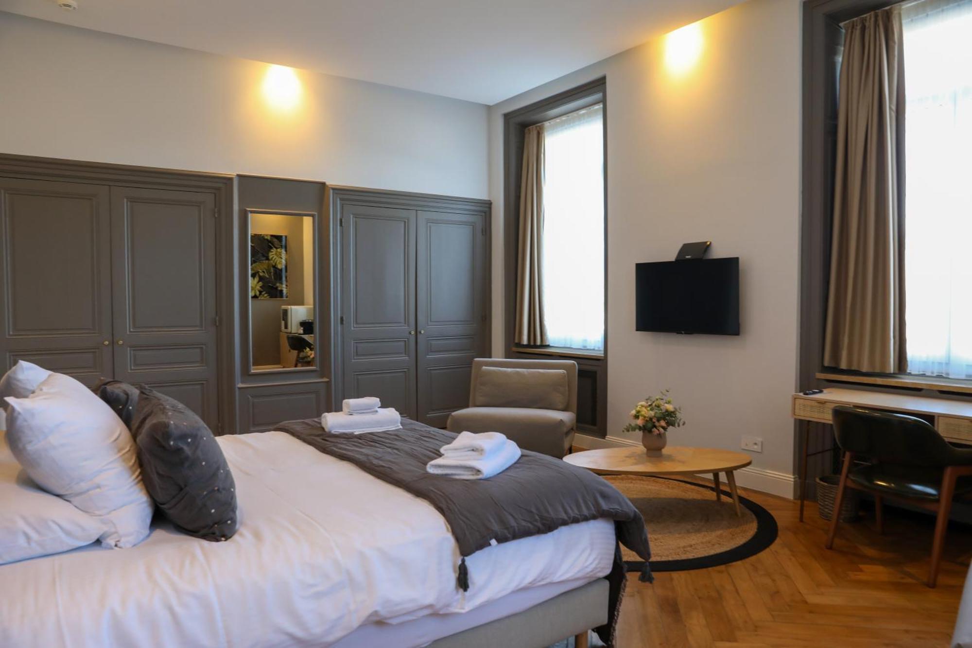Sequoias Golf & Ressort Hotel Ruy-Montceau Bagian luar foto