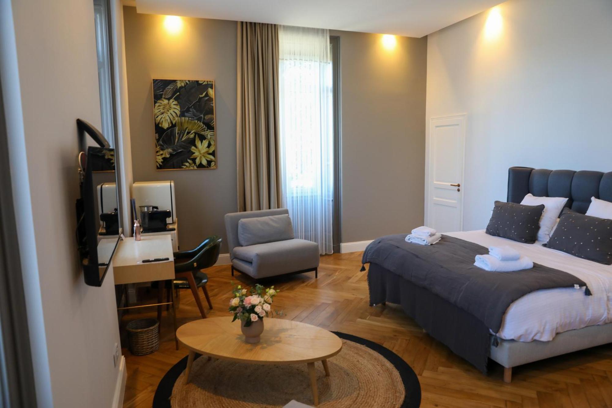 Sequoias Golf & Ressort Hotel Ruy-Montceau Bagian luar foto