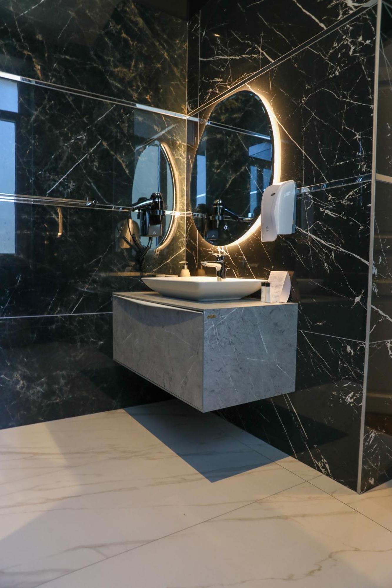 Sequoias Golf & Ressort Hotel Ruy-Montceau Bagian luar foto