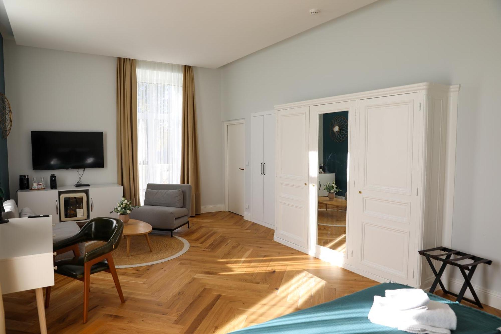 Sequoias Golf & Ressort Hotel Ruy-Montceau Bagian luar foto