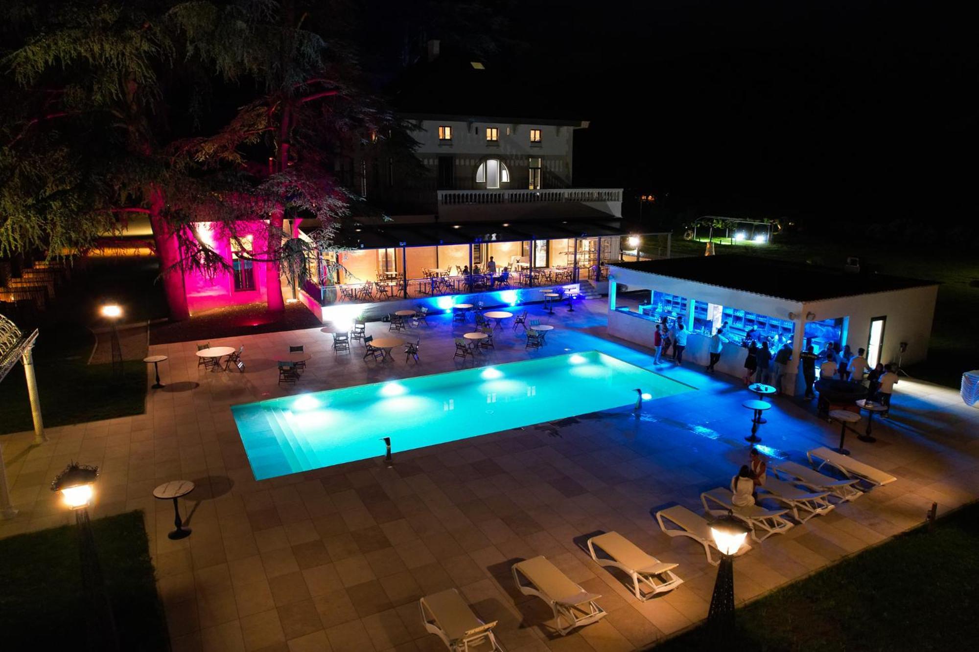 Sequoias Golf & Ressort Hotel Ruy-Montceau Bagian luar foto
