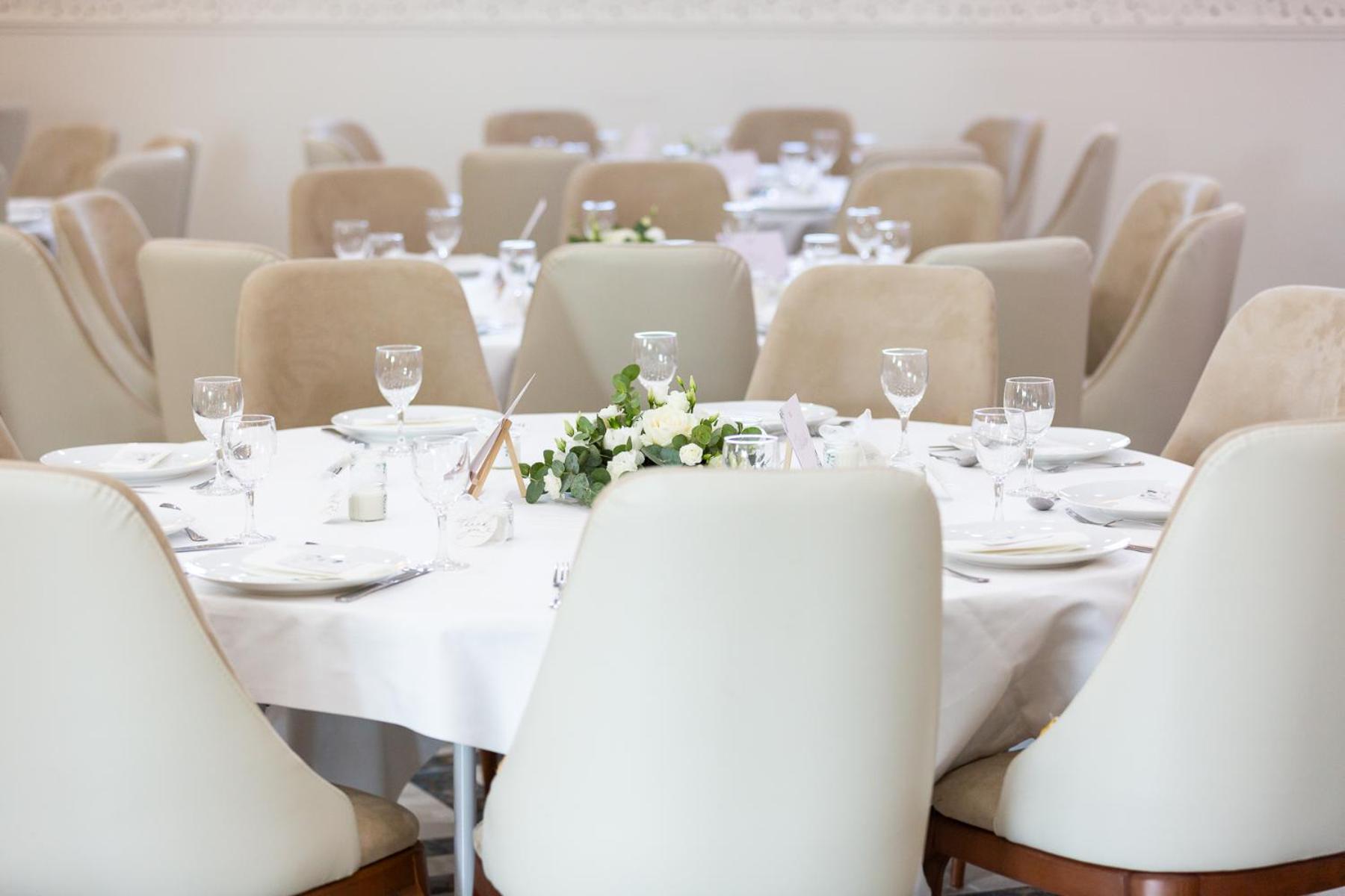 Sequoias Golf & Ressort Hotel Ruy-Montceau Bagian luar foto