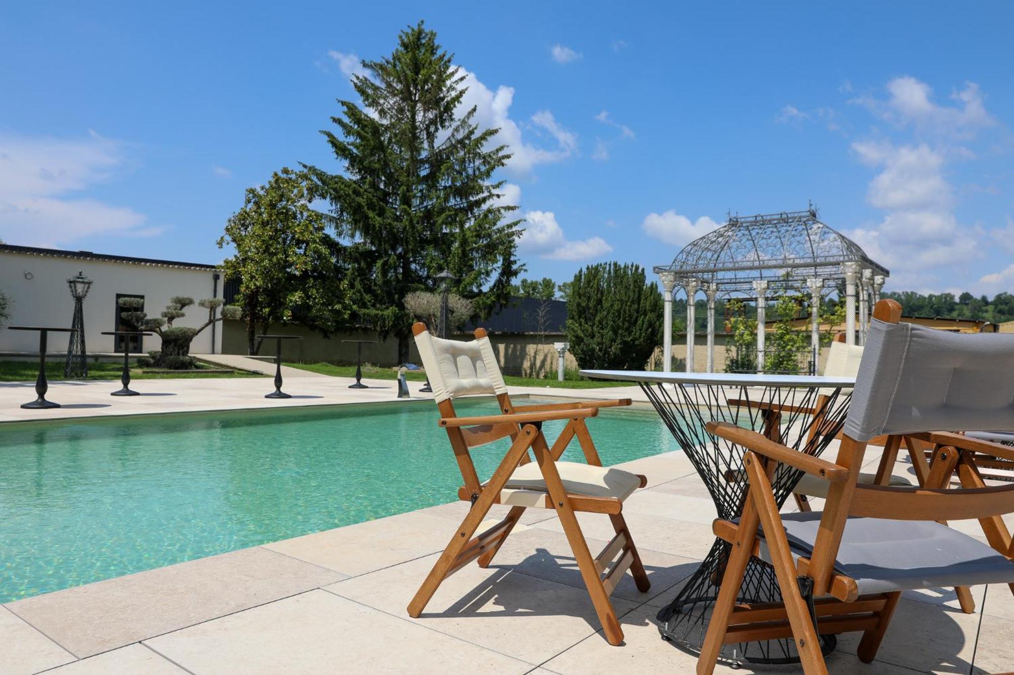 Sequoias Golf & Ressort Hotel Ruy-Montceau Bagian luar foto